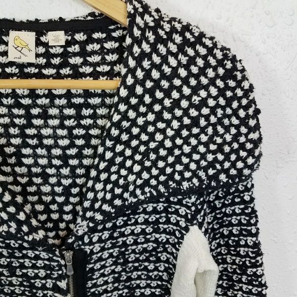 🍍Sold🍍Anthro Little Yellow Bird Moto Swtr Sz S - Picture 6 of 8